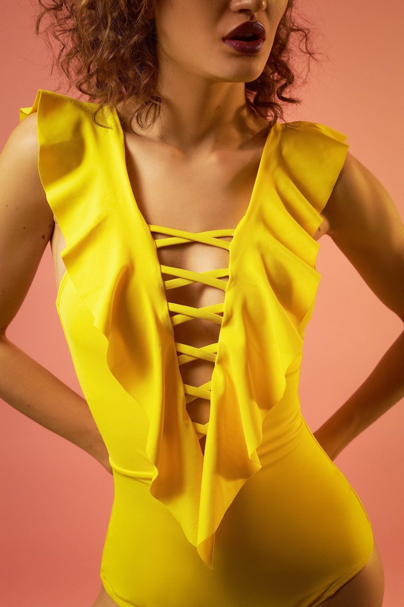 Control Faja escote amarillo